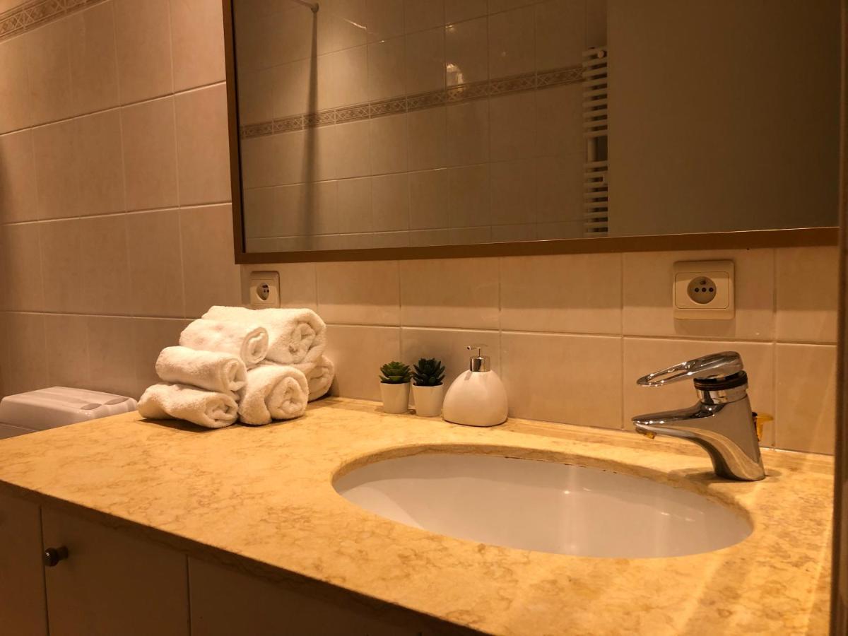 Lovely Two Bedroom Apartment With Free Parking Anversa Esterno foto